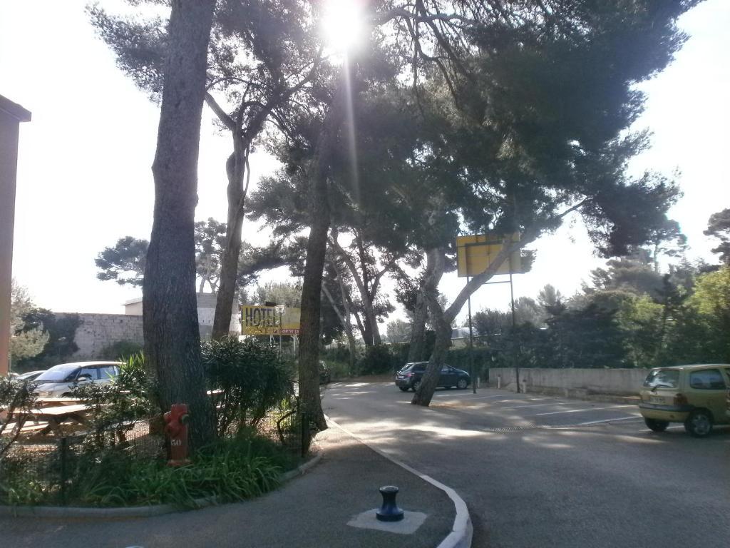 Hotel Parc Azur - Toulon Ольуль Экстерьер фото
